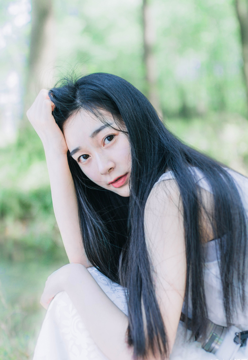 在一念之间，恨久了，说不定是另一片天空。等待太久，心会干涸么?虽然时间冲淡了一切，而心却在原来的位置，执着的跳着……